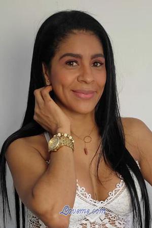 205734 - Yohana Age: 41 - Colombia