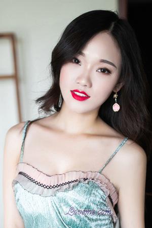 214629 - Xuanxuan Age: 25 - China